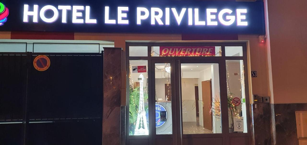 Hotel Le Privilege La Courneuve Exterior photo
